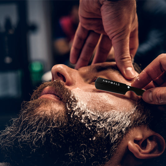 Klassische Rasur beim Barbier